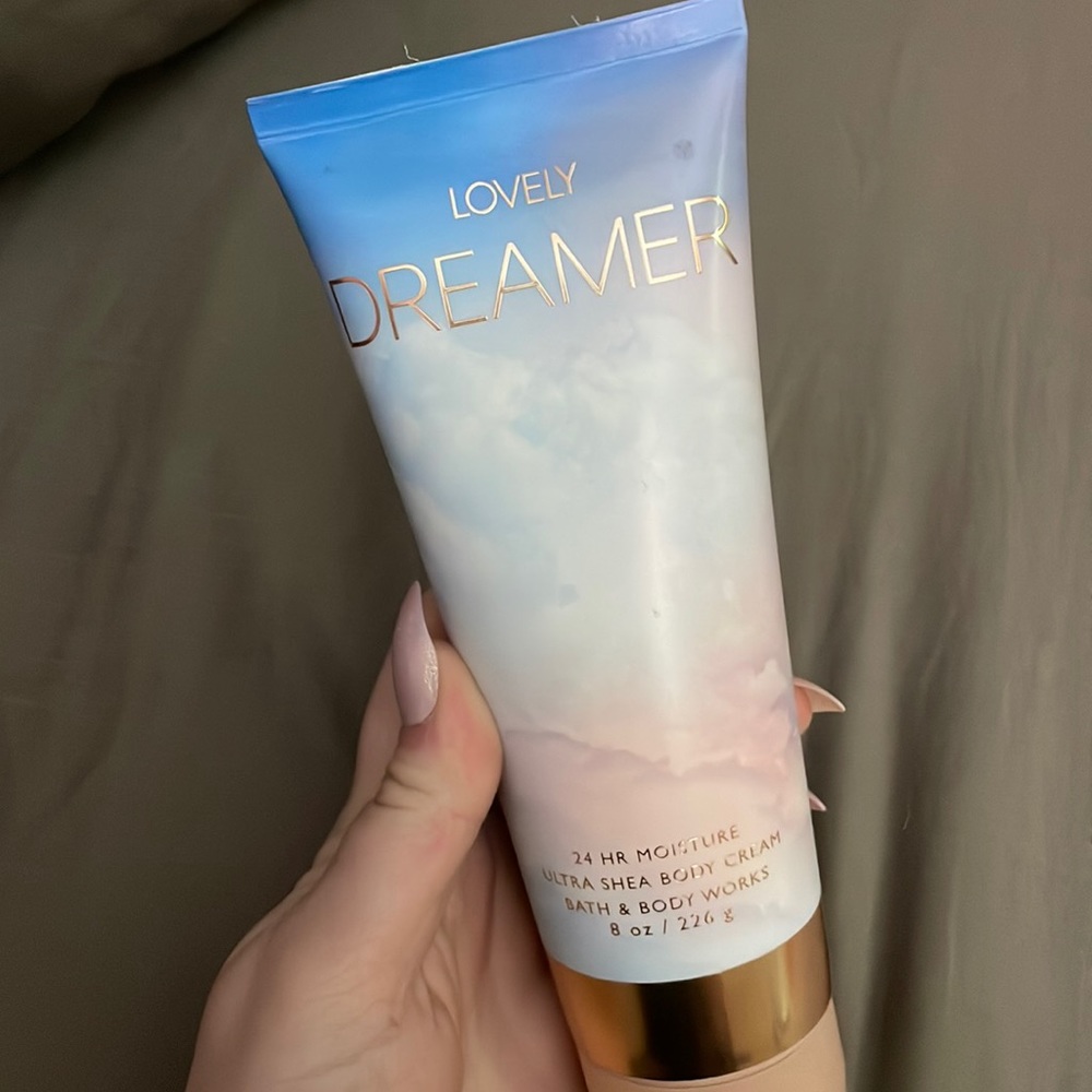 Lovely dreamer 24 hour moisture ultra Shay body cream by Bath & body Works
